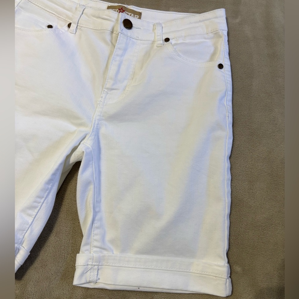 Red Star White Denim Jean Shorts - Picture 3 of 8